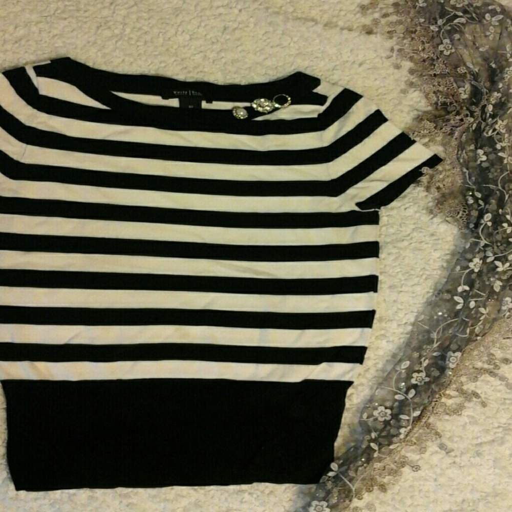 Short sleeve sweater blouse